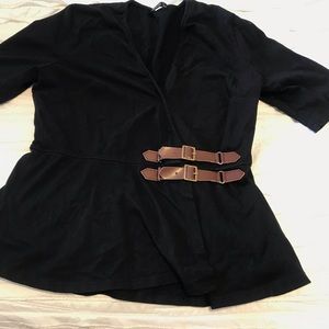Half sleeve wrap top buckle